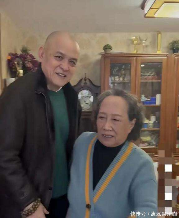 京四合院装修简陋厨房拥挤房顶种菜很勤俭pg电子娱乐平台83岁孙桂田一人住北(图7)