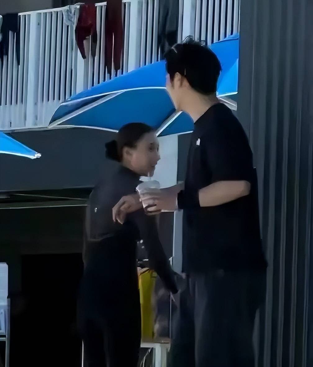 董事会、参观产业老婆在他面前像小孩pg电子网站窦骁熬出头了陪何超莲开(图6)